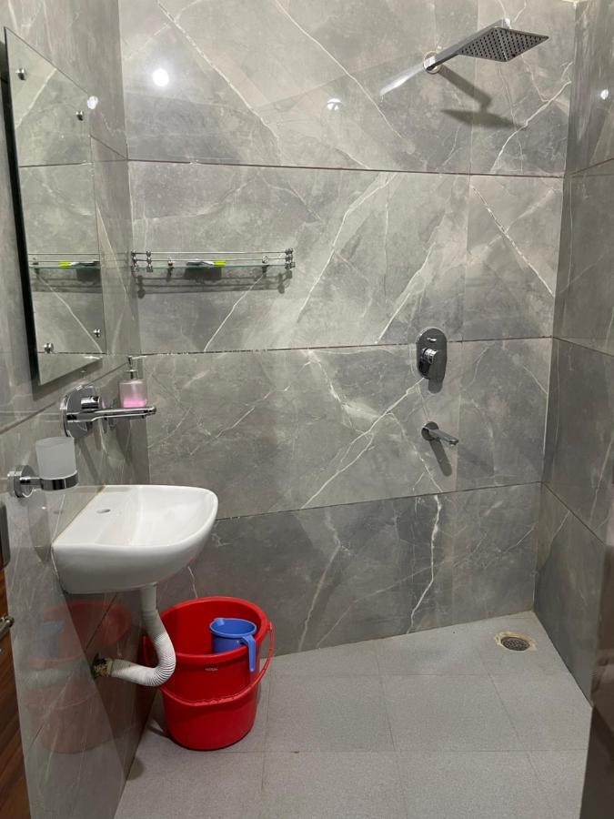 Homestay Comforts 500M From Amritsar Airport Eksteriør billede