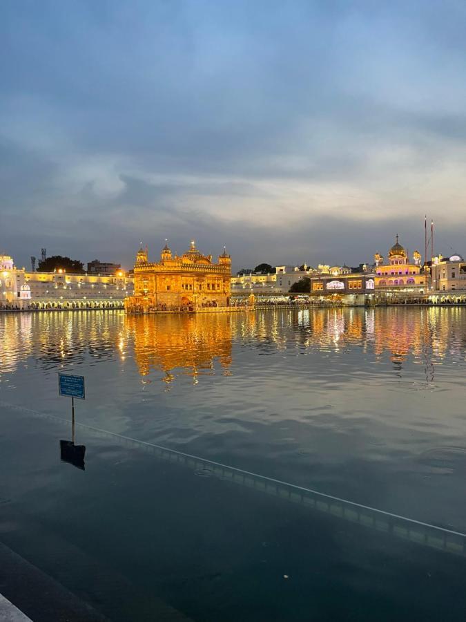 Homestay Comforts 500M From Amritsar Airport Eksteriør billede