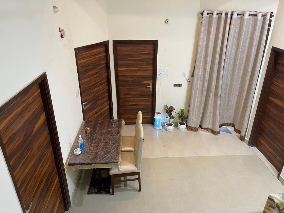 Homestay Comforts 500M From Amritsar Airport Eksteriør billede