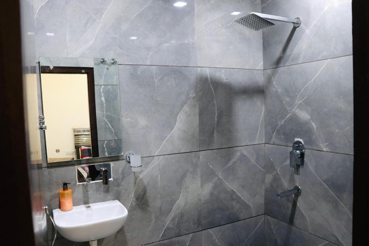 Homestay Comforts 500M From Amritsar Airport Eksteriør billede