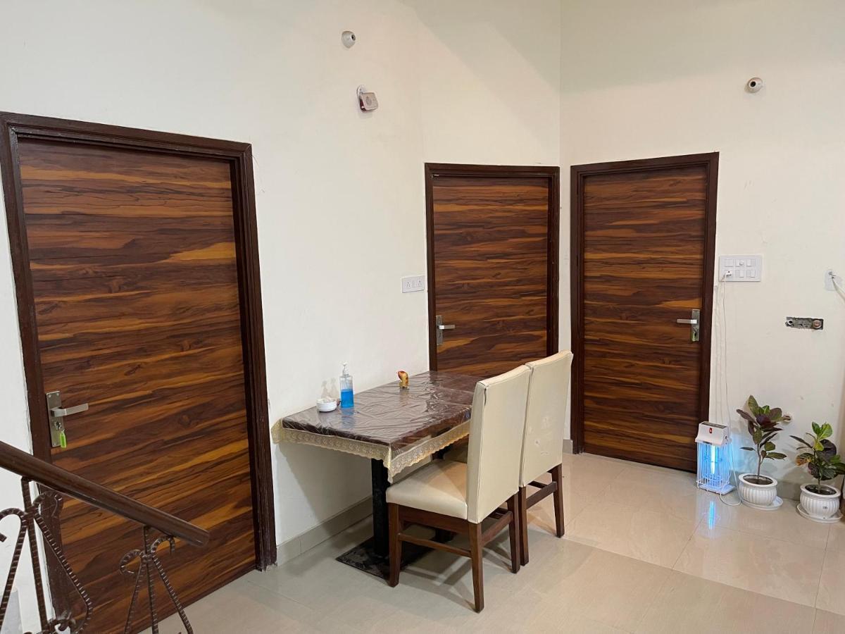 Homestay Comforts 500M From Amritsar Airport Eksteriør billede