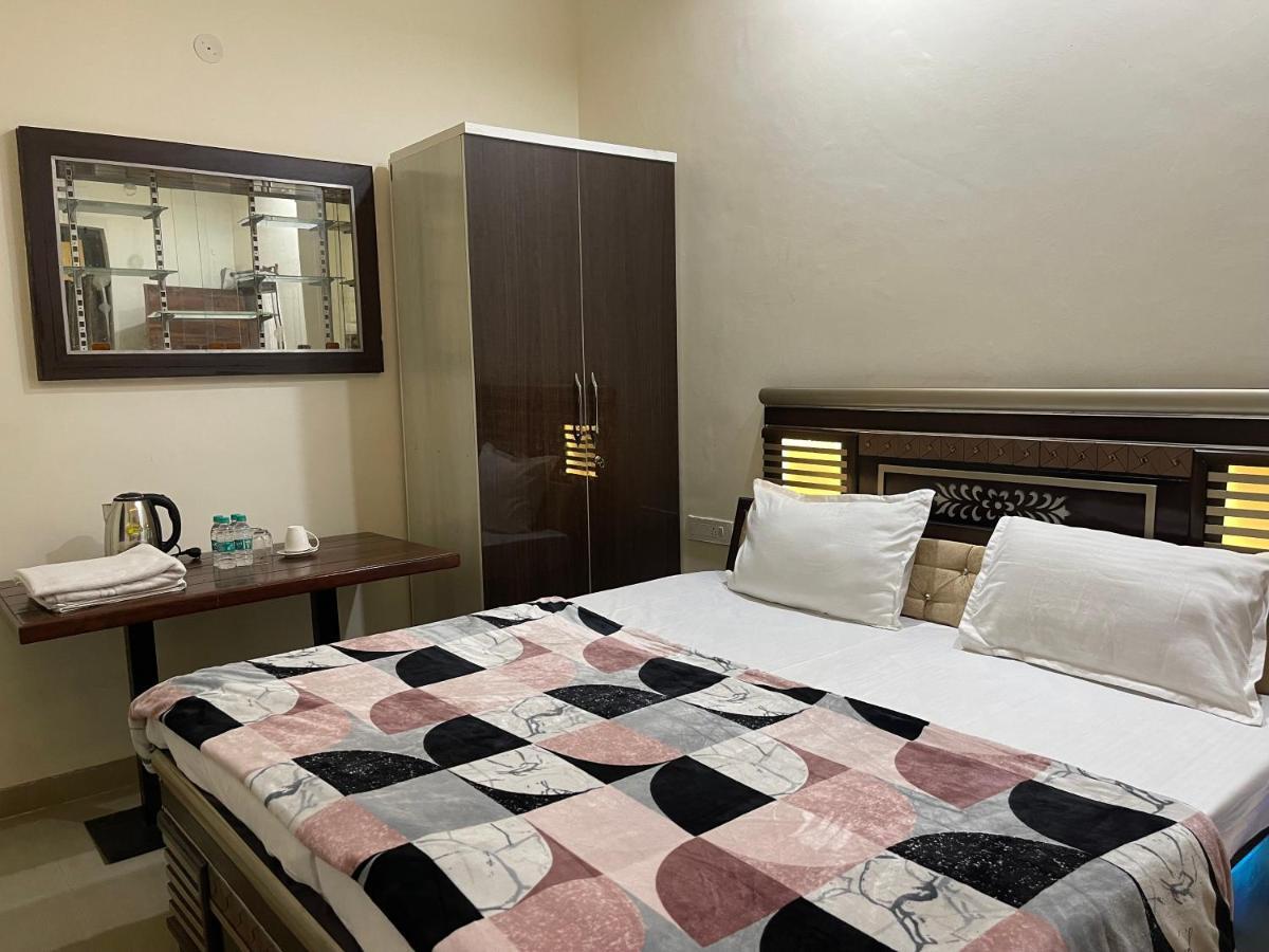 Homestay Comforts 500M From Amritsar Airport Eksteriør billede