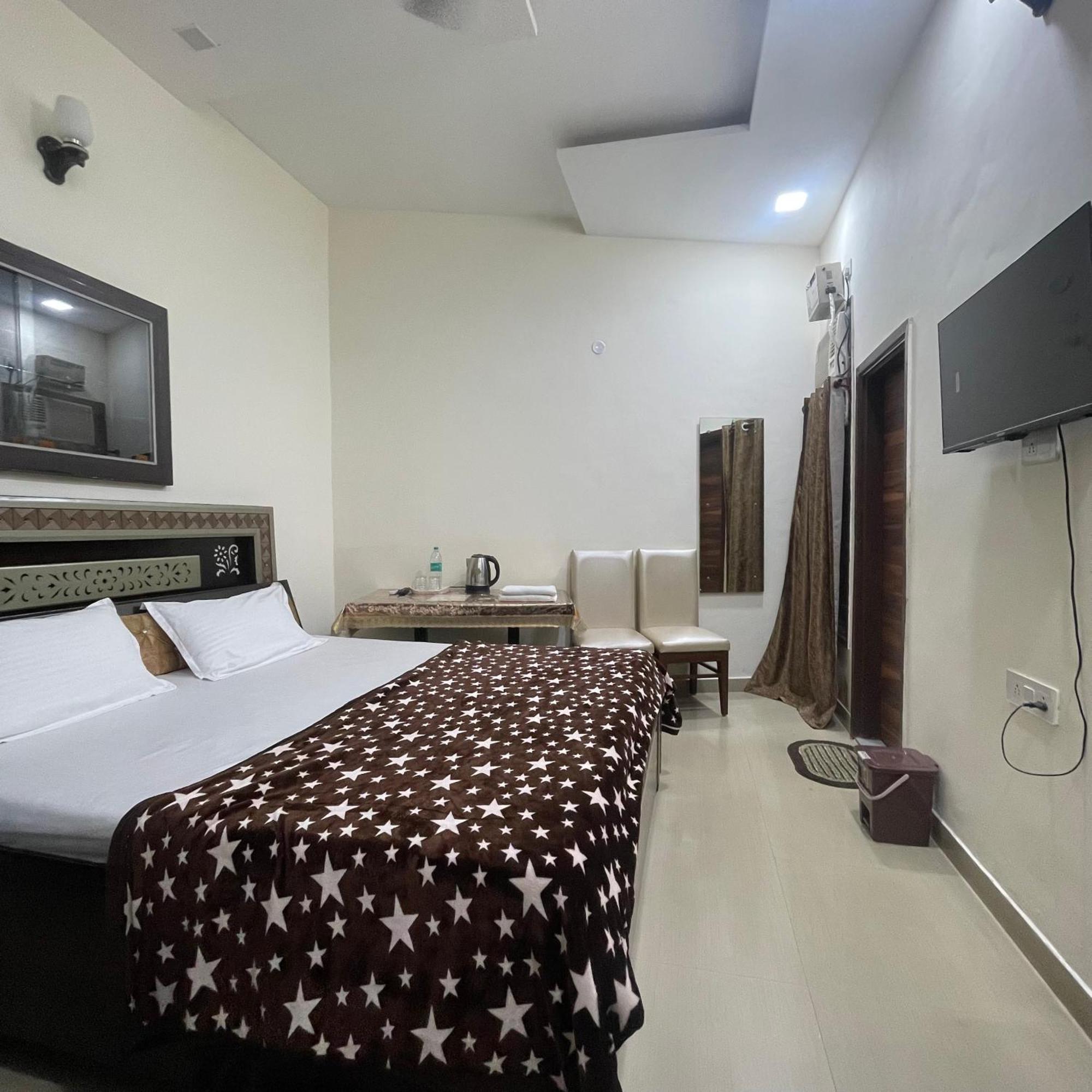 Homestay Comforts 500M From Amritsar Airport Eksteriør billede