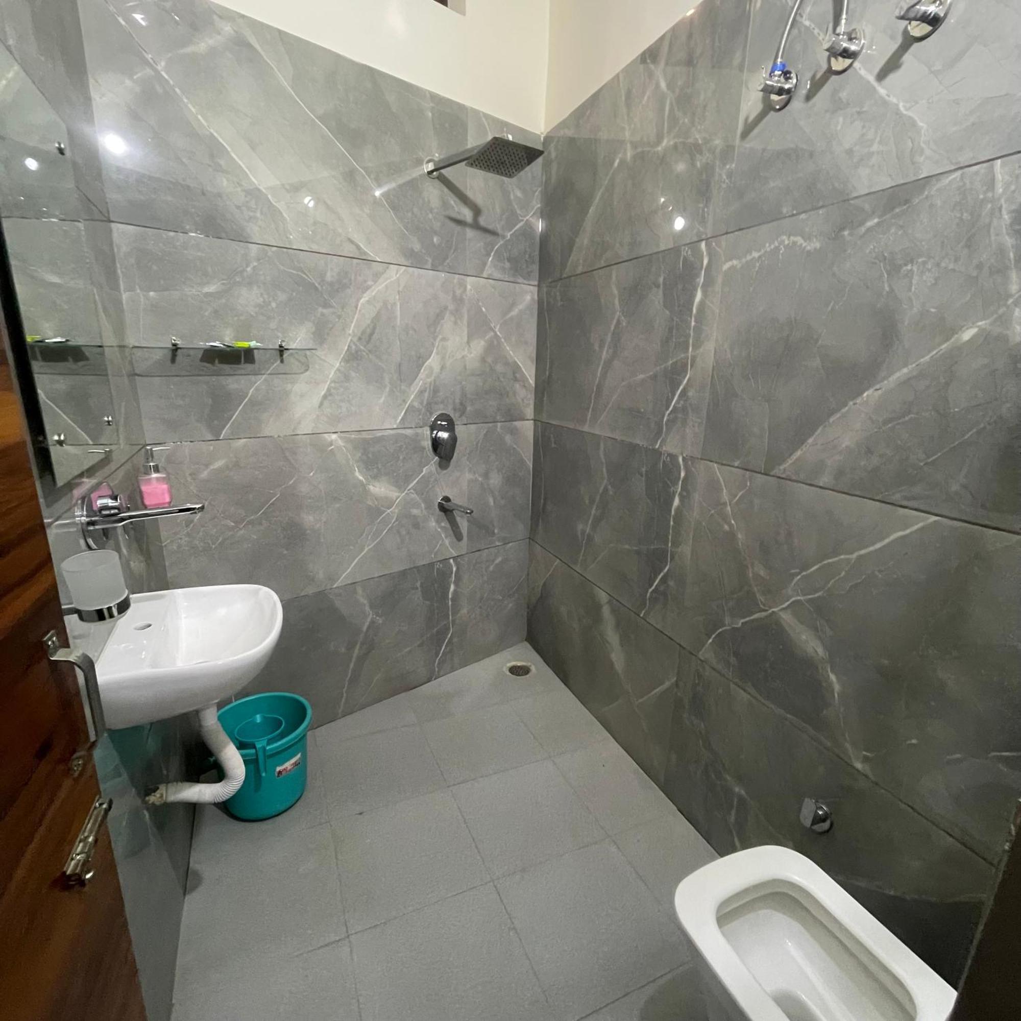 Homestay Comforts 500M From Amritsar Airport Eksteriør billede