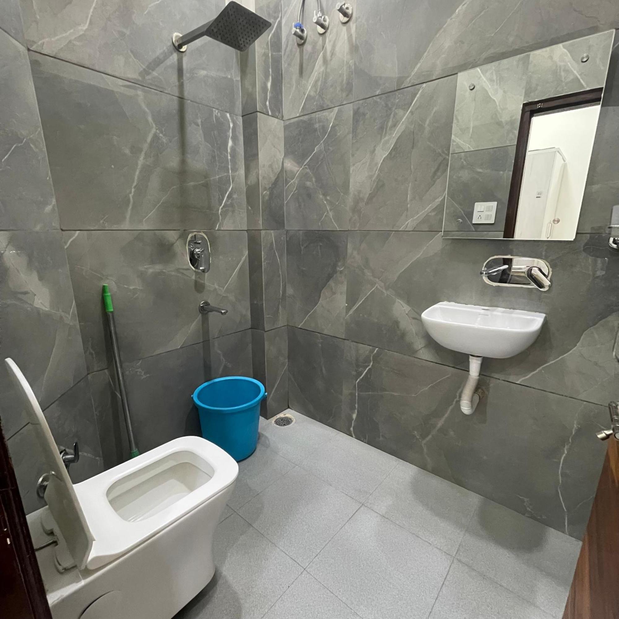 Homestay Comforts 500M From Amritsar Airport Eksteriør billede