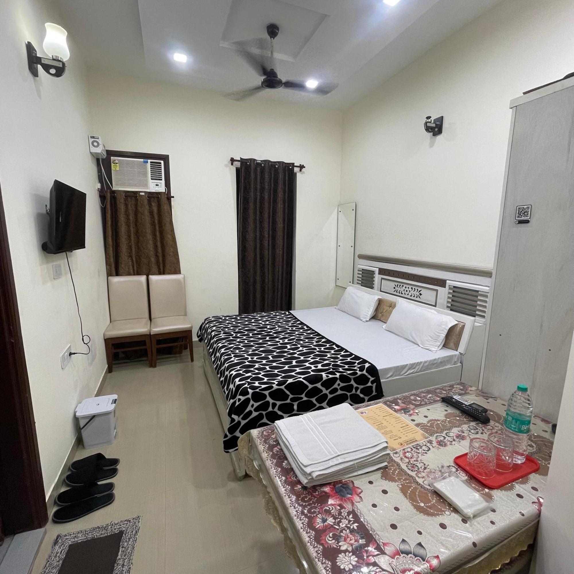 Homestay Comforts 500M From Amritsar Airport Eksteriør billede