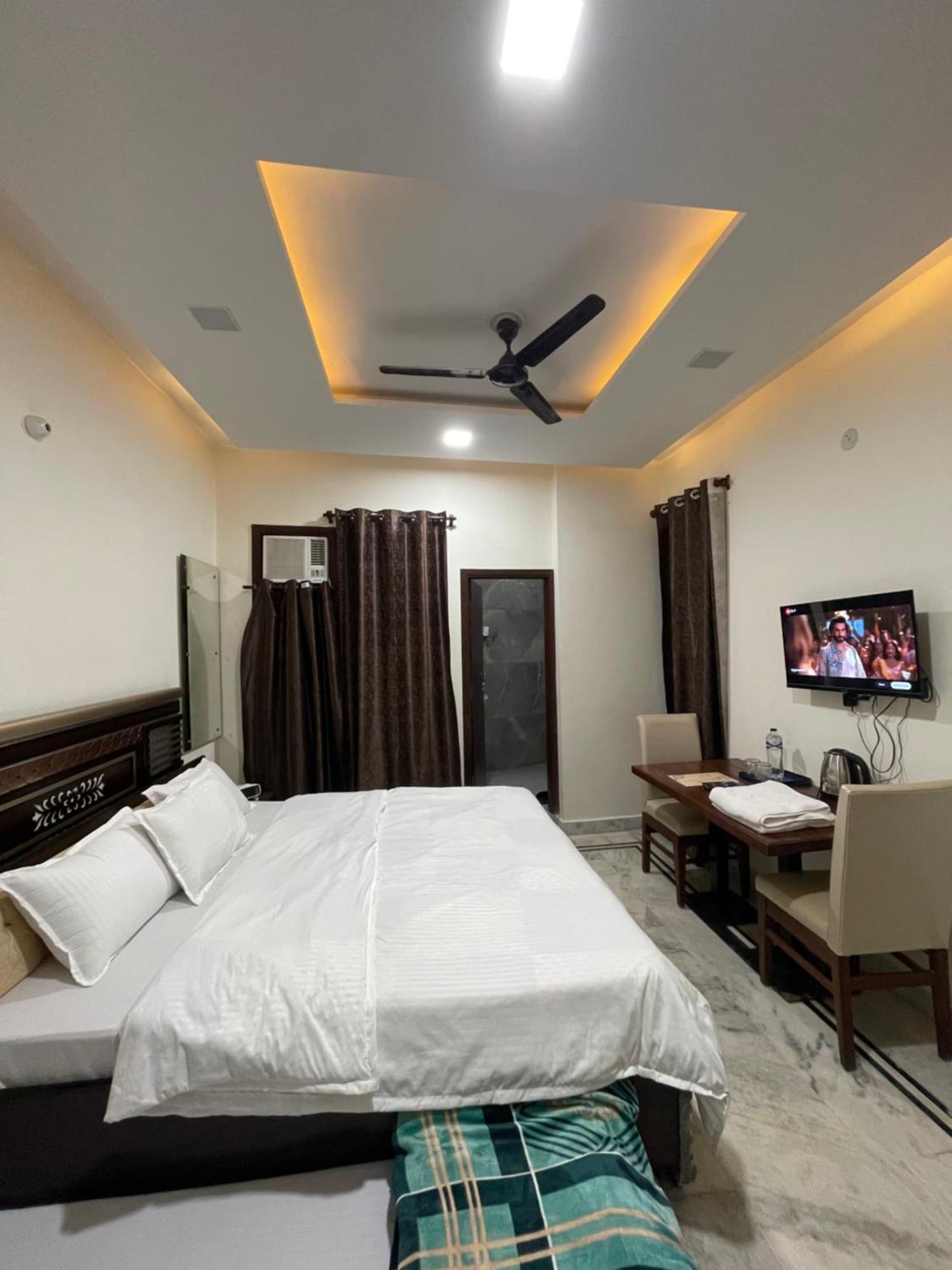 Homestay Comforts 500M From Amritsar Airport Eksteriør billede