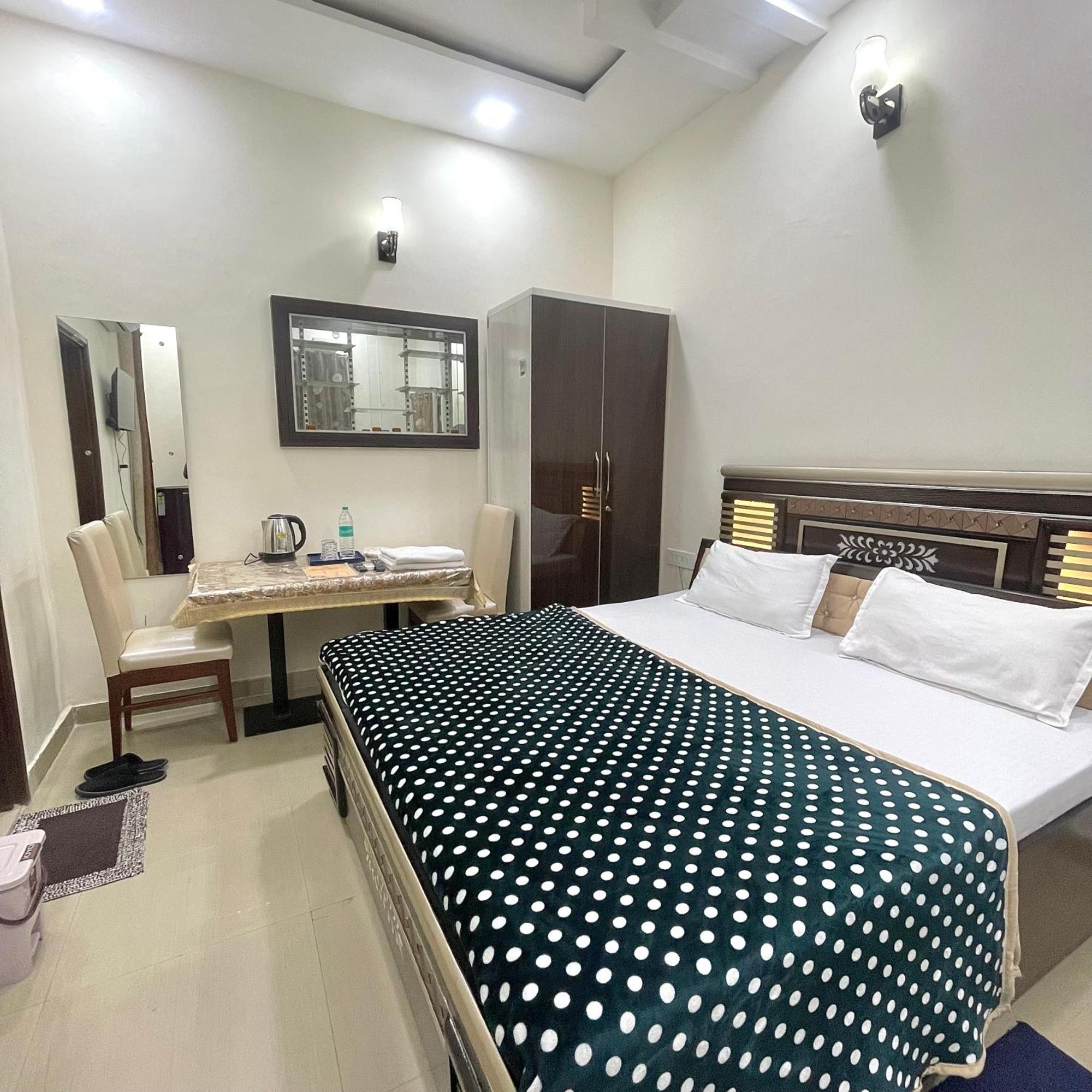 Homestay Comforts 500M From Amritsar Airport Eksteriør billede