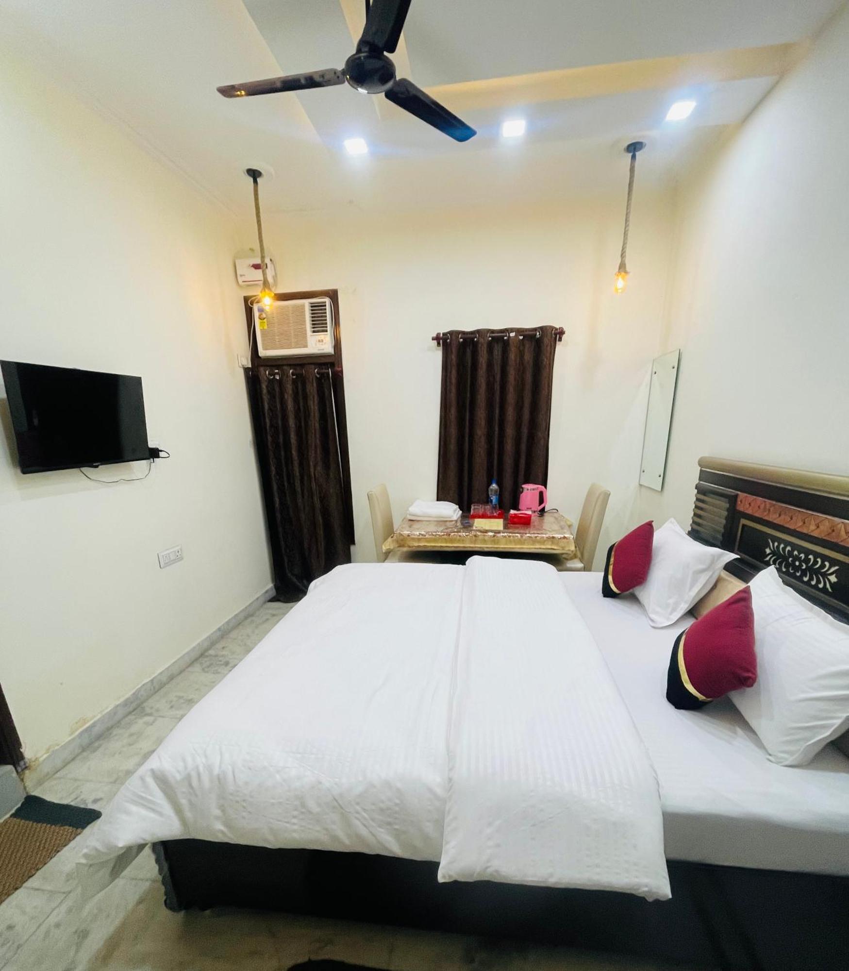 Homestay Comforts 500M From Amritsar Airport Eksteriør billede