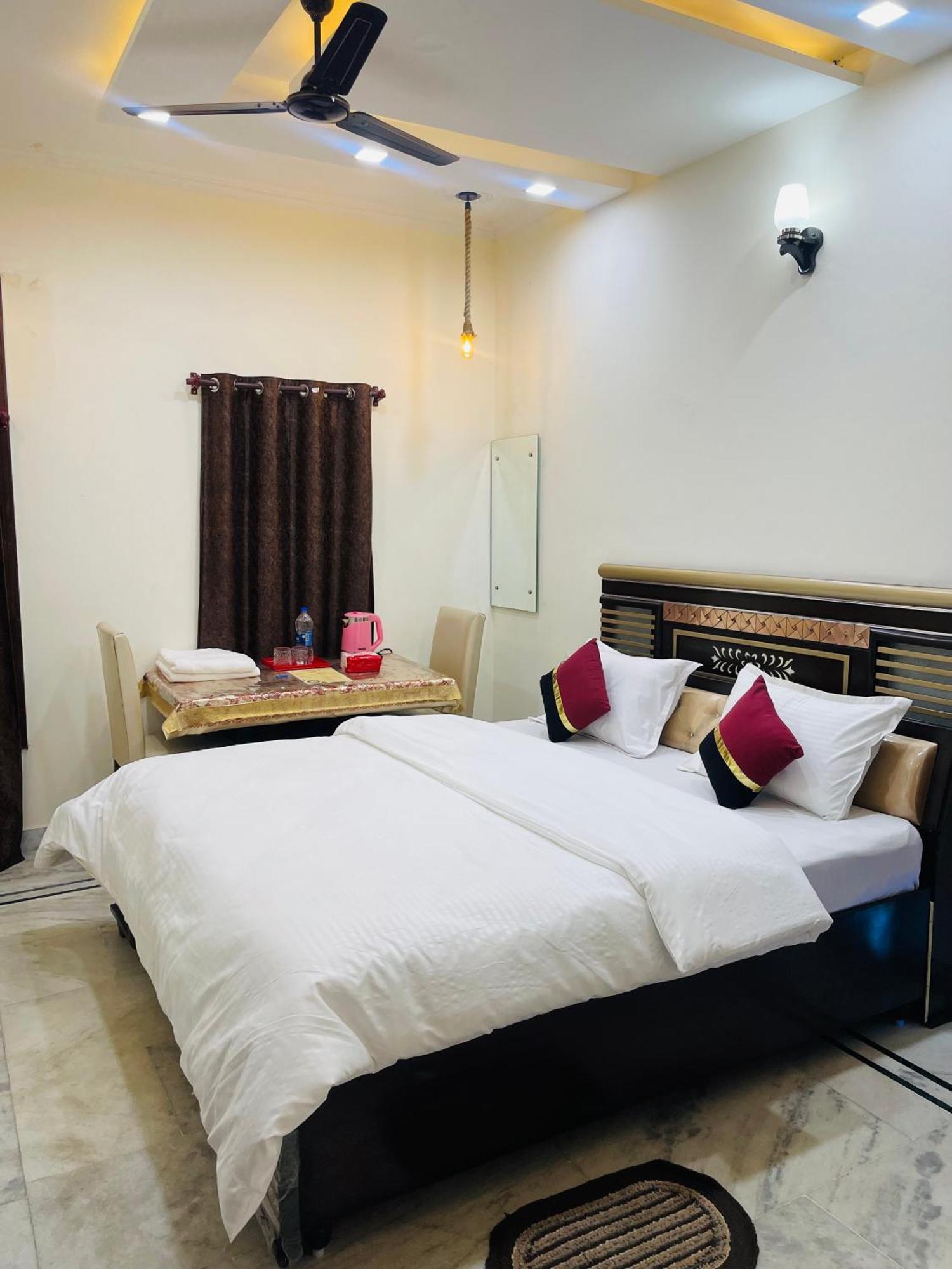 Homestay Comforts 500M From Amritsar Airport Eksteriør billede